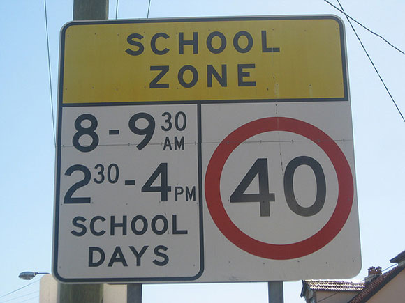 Petition for 40km flashing signs at school crossings
